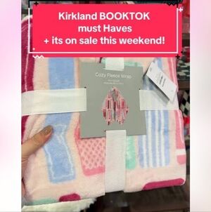 NWT Viral Booktok Girlies Cozy Fleece Wrap BOOK PRINT blanket